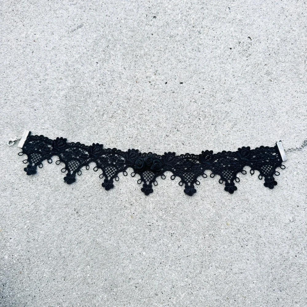 VINTAGE lace choker necklace wide Victorian floral goth costume black collar - Picture 2 of 6